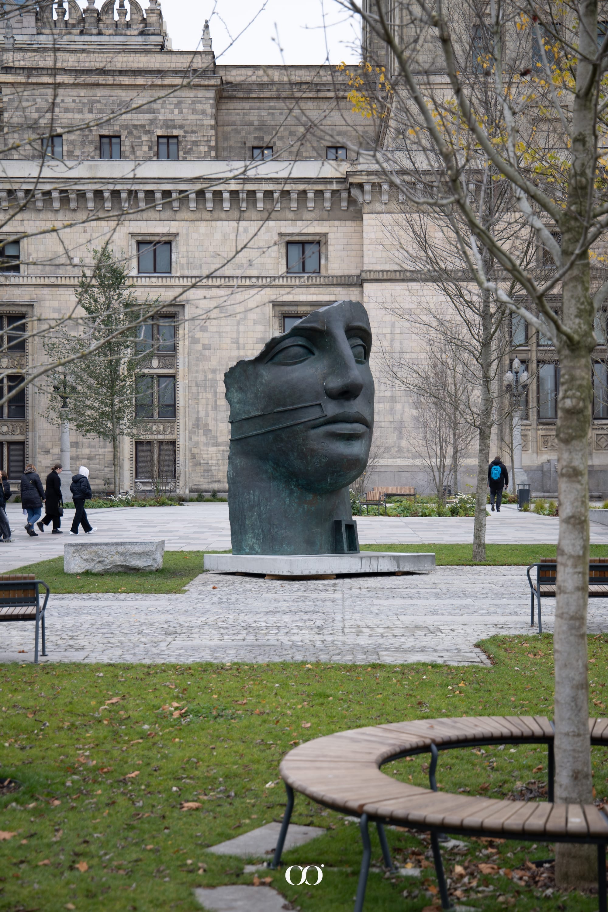 Tindaro sculpture, Igor Mitoraj, Plac Defilad, co zobaczyć w Warszawie, public art, sztuka, polish sculptor, polski artysta, rzeźba, Warszawa, discover warsaw, warsaw guide