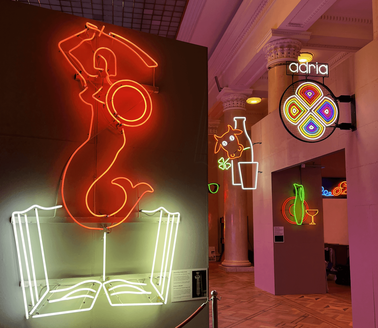Warsawslook, neon w warszawie, warsaw city guide, discover warsaw, przewodnik warszawski, warsaw neons, neon muzeum w warszawie, warszawa, poznawaj warszawę, neonizacja, muzea warszawy, warsaw museum, co zobaczyć w Warszawie, pomysły na weekend w warszawie 