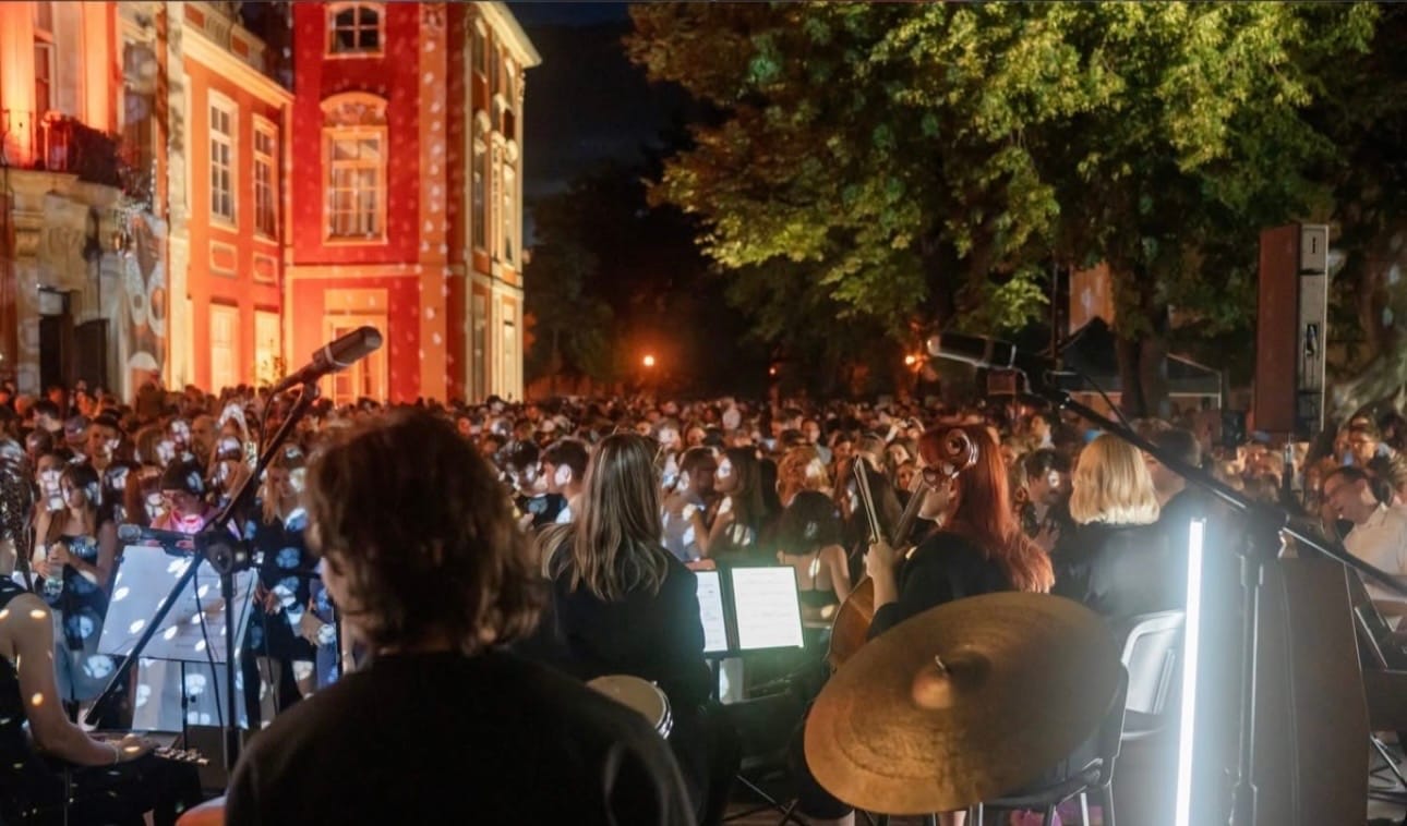 Cafe Pląs, ASP x Cafe Pląs, potańcówki w Warszaw, dancing in Warsaw, Warsawslook, trendy Warszawy, warsaw guide, przewodnik Warszawski, warsaw trends, gdzie poznać ludzi w Warszawie, Warsaw community, co robić w Warszawie, social life warsaw, ASP w Warszawie, Maciej Musiał, where to dance in Warsaw, gdzie tańczyć w Wraszawie