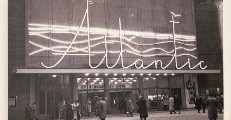 Warsawslook, neon w warszawie, warsaw city guide, discover warsaw, przewodnik warszawski, warsaw neons, kino Atlantic, ulica chmielna w warszawie, warszawa, poznawaj warszawę, neonizacja