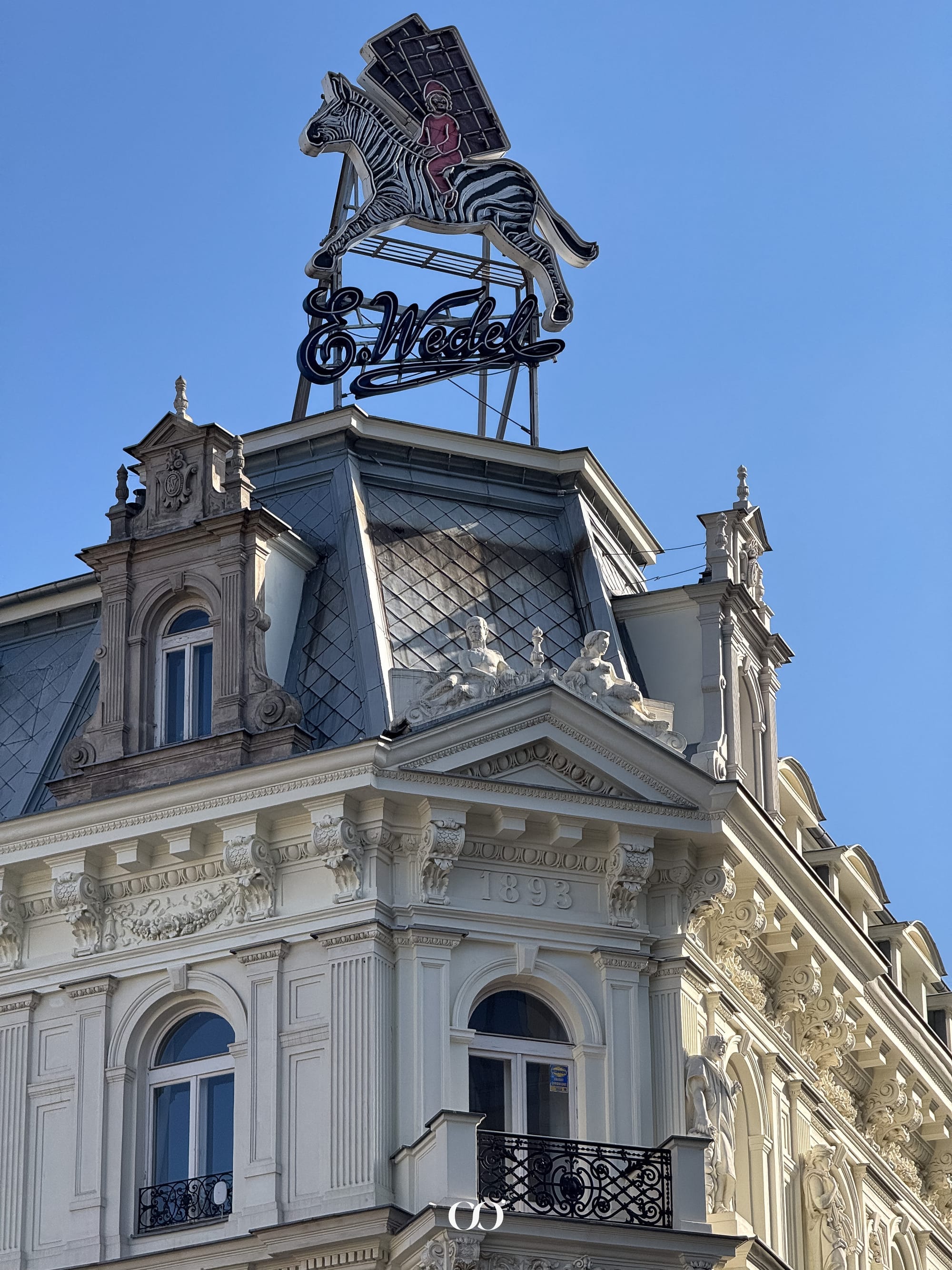 Warsawslook, neon w warszawie, warsaw city guide, discover warsaw, przewodnik warszawski, warsaw neons, wedel, ulica szpitalna w warszawie, warszawa, poznawaj warszawę, neonizacja