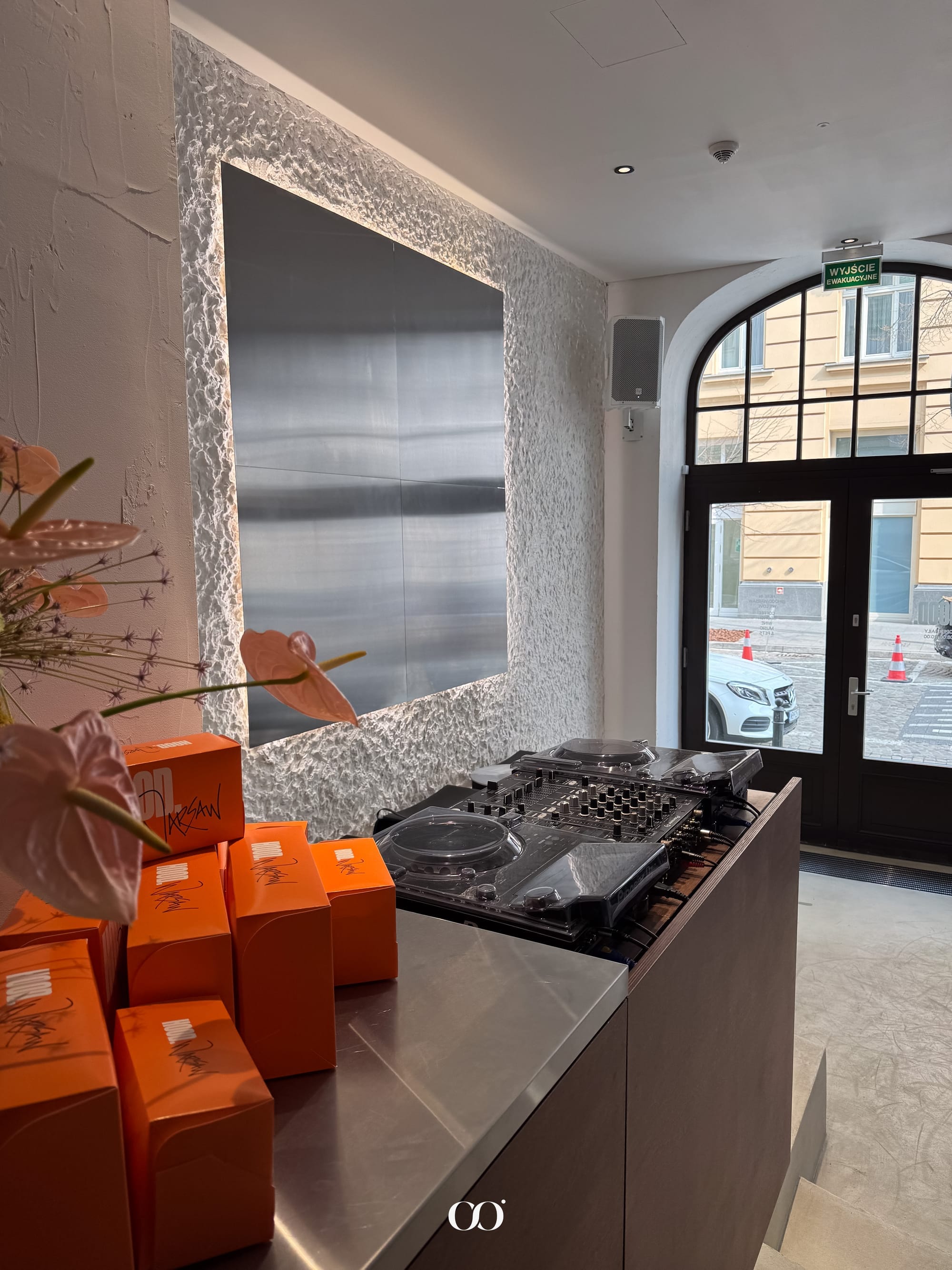 Cafe HOOD, Warsawslook, trendy Warszawy, coffee rave morning w Warszawie, Poznańska Street, kawiarnia Warszawy, warsaw specialty coffee, gdzie zjeść w Warszawie, warsaw guide, przewodnik Warszawski, café in warsaw, new places in Warsaw, nowe kawiarnie Warszawy, dj in warsaw, warsaw trends